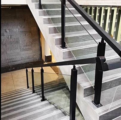 Matt Finish Stainless Steel Glass Deck Railing Mastet Pillar per sistemi di balcone