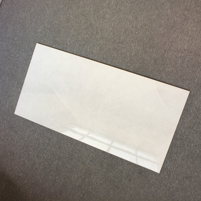 600x1200 Piastrelle di pavimento in ceramica lucida per la ristrutturazione di cucine e soggiorni moderni