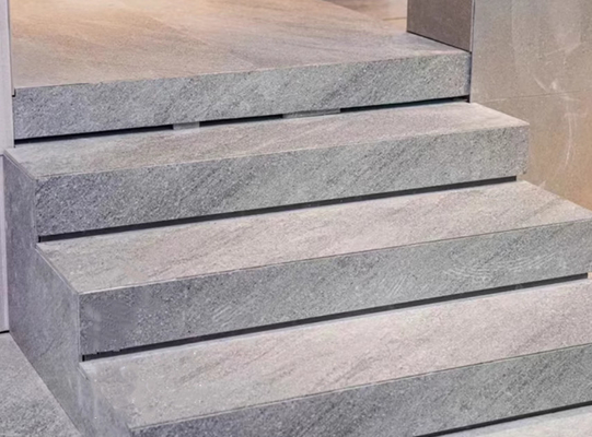 Assorbimento dell'acqua 0,5% Piastrelle di piscina antiscivolo simili a pietre con bordo bullnose