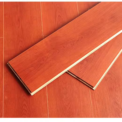 Installazione e manutenzione di pavimenti laminati a foglio di modello progettato